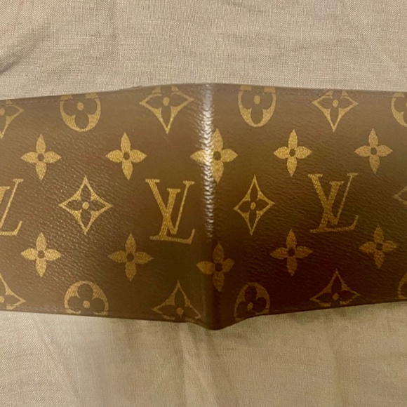 Louis Vuitton Wallet - Picture 2 of 4